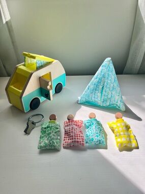 Lovevery Wooden Camper & Van Go Outdoor Adventure Tent & Sleeping Bags